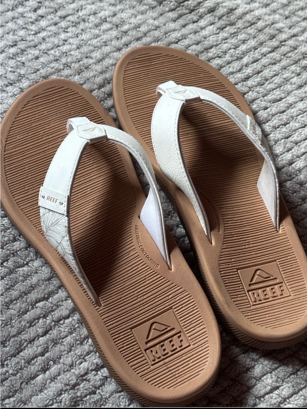 Like New Womens Reef Santa Ana Tan Slide Sandals Size 8